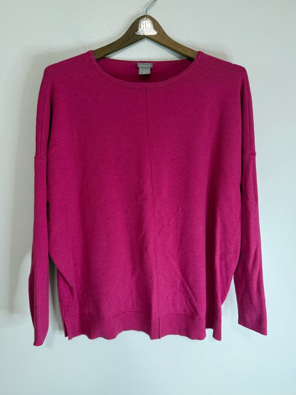Chicos Fuchsia lightweight Crewneck Sweater in size medium (1)